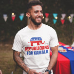 Republicaner i Kamala Harris Elephant T Shirt<br><div class="desc">Republicaner för Kamala Harris t-shirt med den röda och blå republikanska elefanten. Konservativen röstar på Kamala till president i valet 2024.</div>