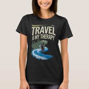 Resa är min terapi - Äventyrsökare Citat T-Shirt