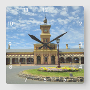 Resa genom tiden på Albury Station Fyrkantig Klocka
