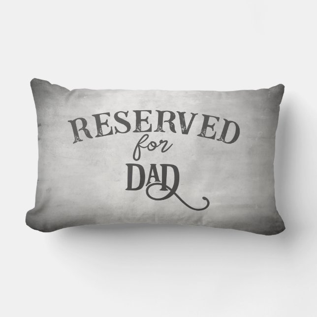 reserverat för pappa eller eget namn på grått lumbarkudde (Framsida)