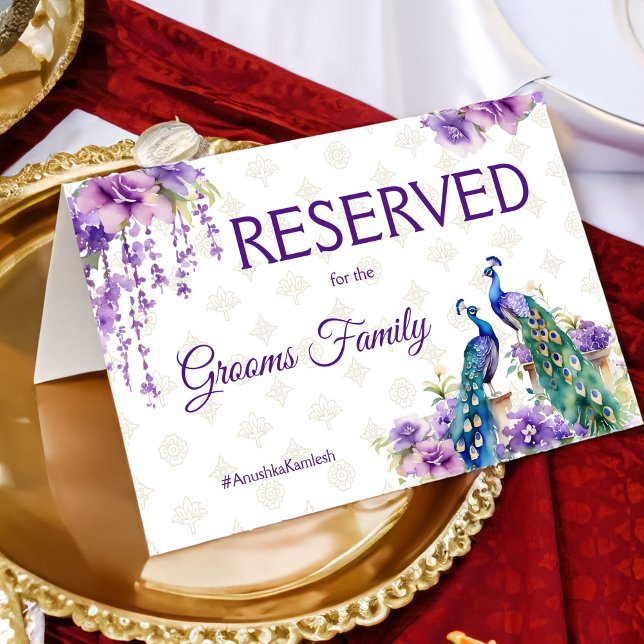 Reserverat tecken för Peacock lila Indian bröllop (Peacock purple Indian wedding reserved table sign two peacocks lilac wisteria reserved sign)