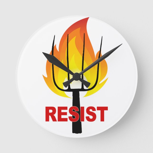 Resist Torch och Pitchfork Rund Klocka (Framsida)