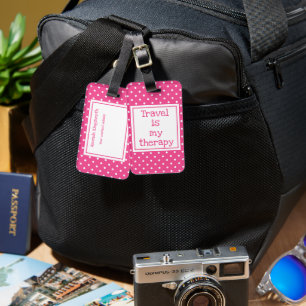 Resor är min terapi, modern rosa och vita prickar bagagebricka