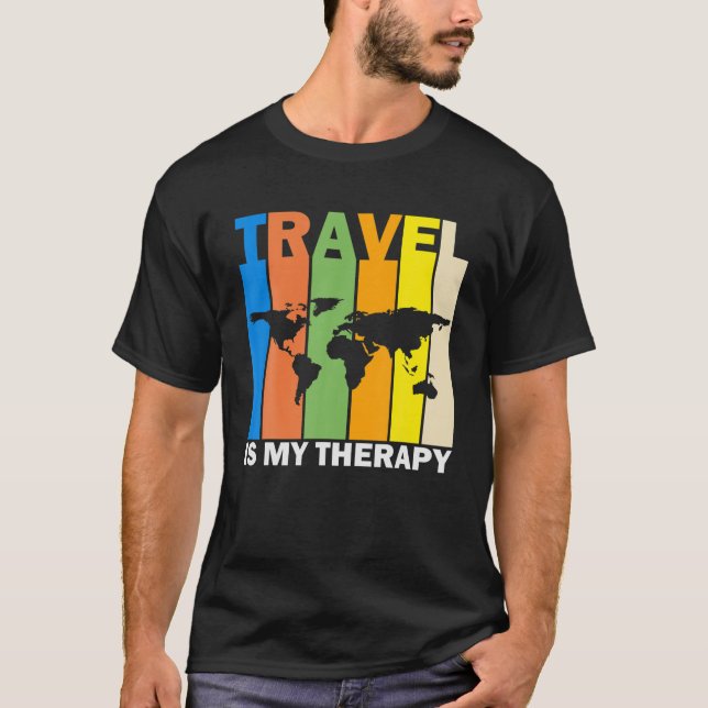 Resor är min terapi, roligt resande t shirt (Framsida)