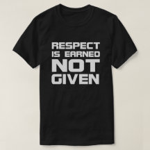 Respekt är den tjänade grundläggande Mörk-Tshirten