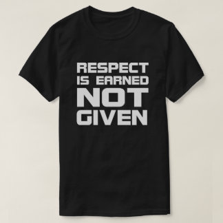 Respekt är den tjänade grundläggande Mörk-Tshirten T-shirt