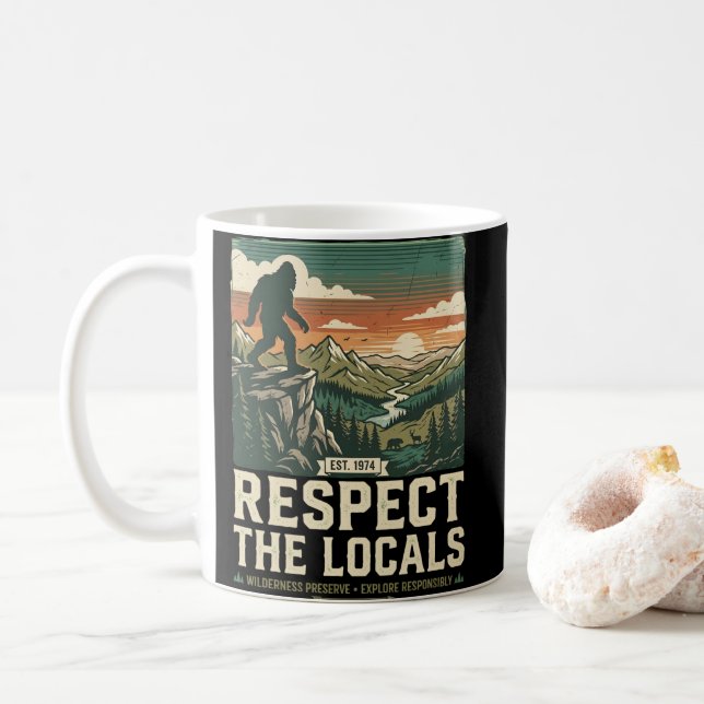 Respektera det lokala - Vintage Bigfoot Sasquatch  Kaffemugg (Med munk)
