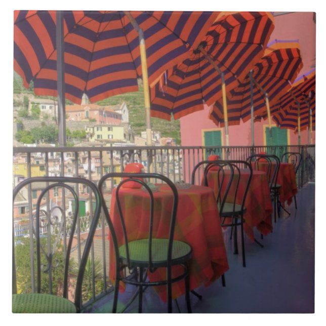 Restaurang i backstaden Vernazza, Cinque Kakelplatta (Framsidan)