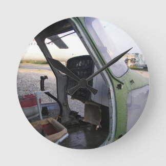 Resten av helikoptern kall krig. rund klocka