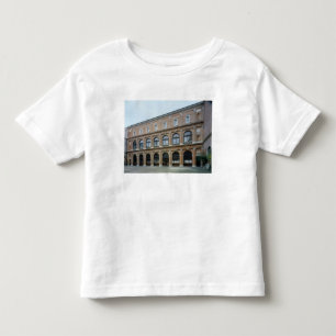 Resterande vinge av en kloster, nu akademin av tee shirt