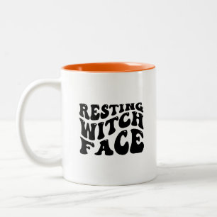 Resterande Witch Ansikte-Halloween-Spooky-Scary-Fu Två-Tonad Mugg