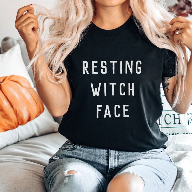 Resterande Witch Ansikte Halloween T Shirt (Skapare uppladdad)