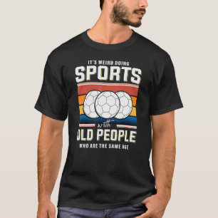Retire fotbollsspelare pensionärer i fotbollsspela t shirt