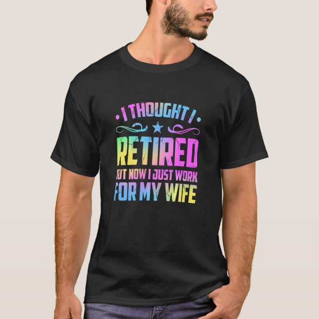 Retired 2022 Retirement  Now I Only Work For My Wi T Shirt (Framsida)