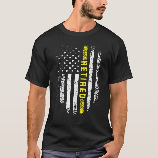 Retired 911 Dispatcher   Thin Yellow Line Flag T Shirt (Framsida)