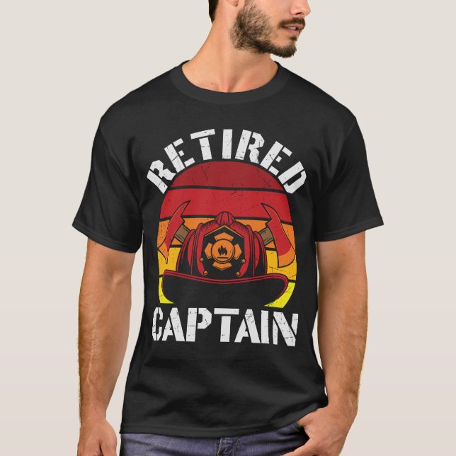 Retired American Firefighter Captain T Shirt (Framsida)