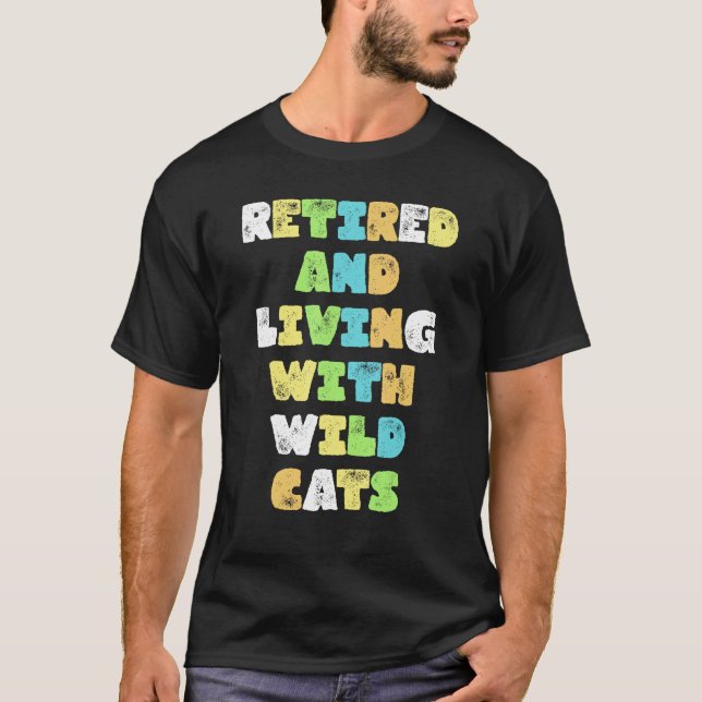 Retired And Living With Wild Cats Animals T Shirt (Framsida)