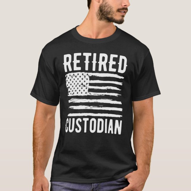 Retired Custodian Profession American Flag T Shirt (Framsida)