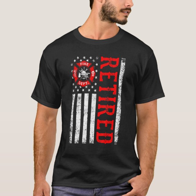 Retired Firefighter American Flag Funny Retirement T Shirt (Framsida)