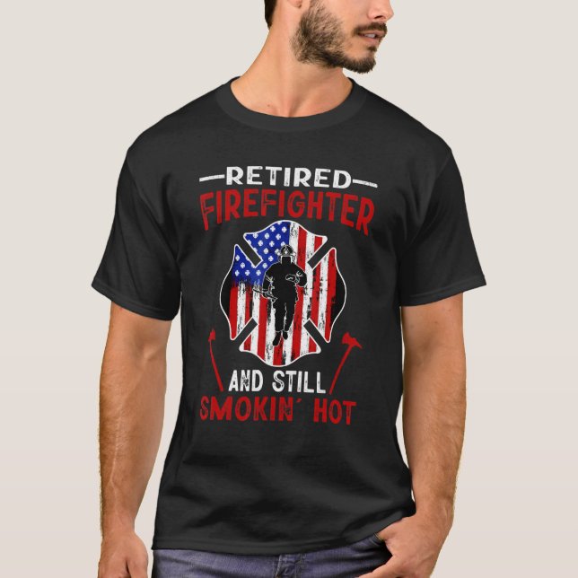 Retired Firefighter And Still Smokin Hot American  T Shirt (Framsida)