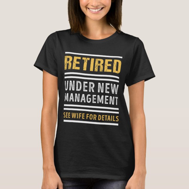 Retired Under New Management Funny Retirement _1  T Shirt (Framsida)