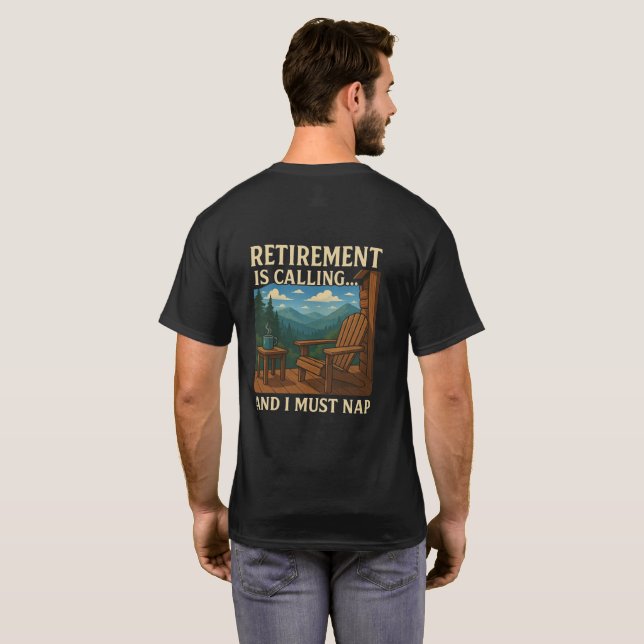 🏞️ Retirement is Calling... and I Must Nap T Shirt (Hel baksida)