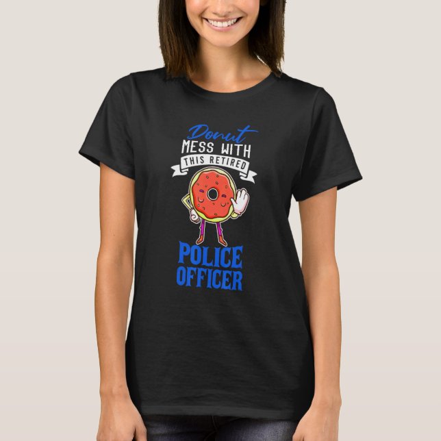 Retiring Police Officer 2022 T Shirt (Framsida)