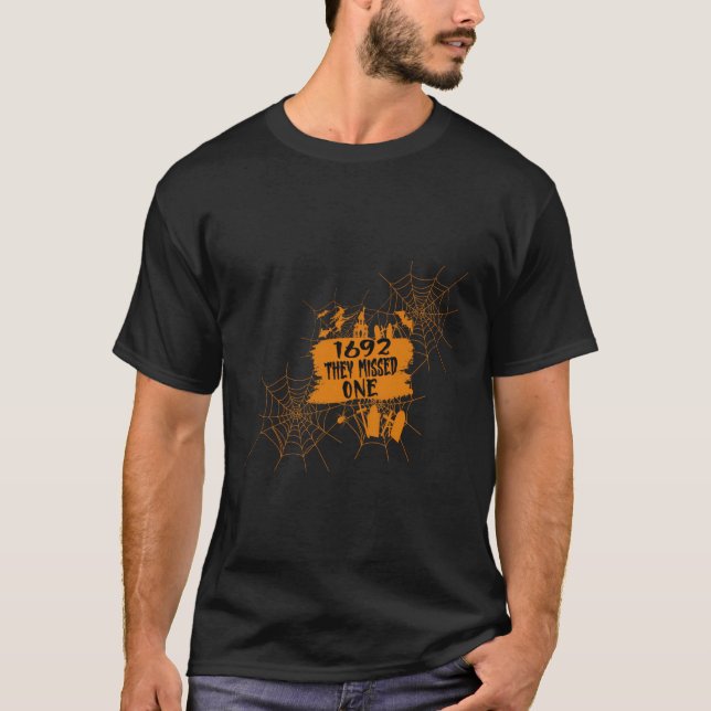 Retro 1692 de missade en Witch Halloween T Shirt (Framsida)