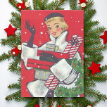 Retro 1950-talets Vintage för julköp Helgkort<br><div class="desc">Det här vintage-kortet från mitten av århundradet har ett dam som är på modet att bära en vit päls-jacka,  svarta handskar och hatt och bär på Julklapp och en feg krans. Det står "Bästa önskemål för en underbar Julhelg och Gott nytt år!" och kan ändras eller redigeras.</div>