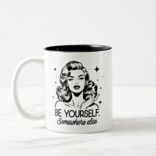 Retro 1950s Glam Girl Funny Sarcastic Quote Två-Tonad Mugg