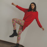 Retro 1970-talets kollage av julen Ord mönstrad Leggings<br><div class="desc">Lägg till en vintage till din julklapp i år med de här stil-reglagen. De har en kollage av julhälsningar och ord i en palett med rosa,  orange,  rött,  grönt och kalkgrönt stil på 70-talet.</div>