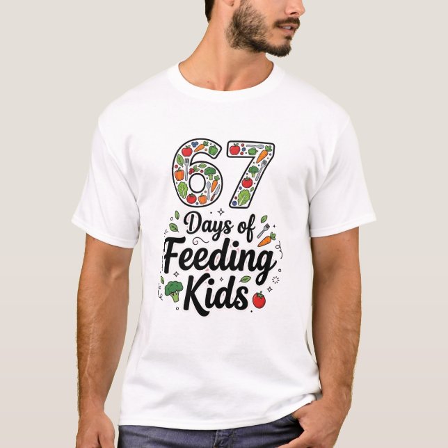 Retro 67 dagar av matning av barn Lunch Lady Cafet T Shirt (Framsida)