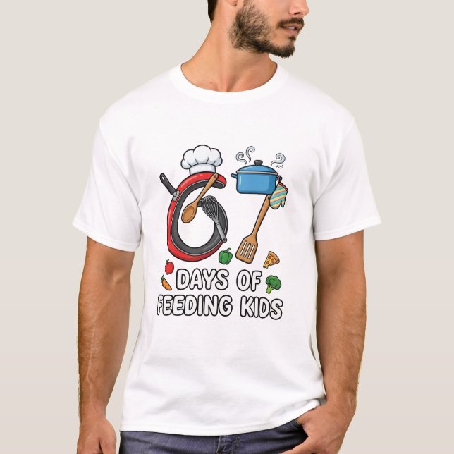 Retro 67 dagar som matade barn Lunchdamen Kaféeter T Shirt (Framsida)