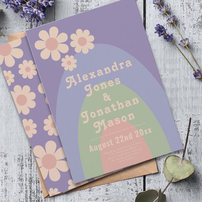 Retro 70-tal Groovy Pastellfärg Bröllop Inbjudningar (Modern retro daisy arch pastel wedding invitation with groovy 70s vintage typography )