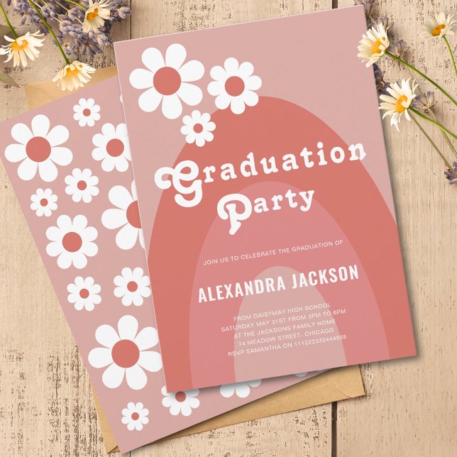 Retro 70-tals blomsterbåge studentfest budget (Retro 70s vintage floral arch graduation party budget invitation with simple orange daisy pattern)