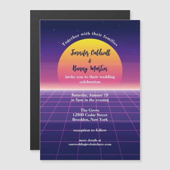 Retro 80-talet Neon Lila Synthwave Sunset Bröllop Magnetisk Inbjudningskort (Fram/baksida)