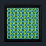 Retro Abstrakt Geometric Mönster i blått och Grönt Minnesask<br><div class="desc">Ljuset och djärvt är det ord som komen tänker på när man ser på det här klassiska mönstren för abstrakt med dess färgstarka gulfärgade gulfärgad tonad och grönt färg som är så medeltida modernt. Detta minimalistiska geometriska mönster översätter perfekt till både mode och hemdekorobjekt. Perfektens gåva till vilken galen man-tidsålder...</div>