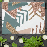 Retro-Abstrakt på 80 sekunder | 70-talets Grönt oc Kökshandduk<br><div class="desc">#abstractart Vintage kränkte modern contemporary geometrisk abstrakt popart i 70-talets neutralt jordtoner avocado (oliv) grönt och skörda guld palett, med en modern ro guld-accent som firar 1990- och 1980-talen med helt fantastisk retro-grafik. Det slumpmässiga Memphis-stil på 80- och 90-talet omfattade sömlöst mönster av zigzags och triangelformer i rik juveltoner. För...</div>