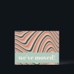 Retro-Abstrakten Vågigt Rand Peach Flyttat Adress Vykort<br><div class="desc">Lägg märke till ditt nya hem i stil med den här Abstrakten Vågigt Rand Aqua och Peach We'ts Flyttat Postcard. Den lekande vågar och lugnande färgen av akvariet och persikor skapar en roligt, personlig till för din ny adress. Det är perfektens blandning av modern design och glada vibes för ditt...</div>