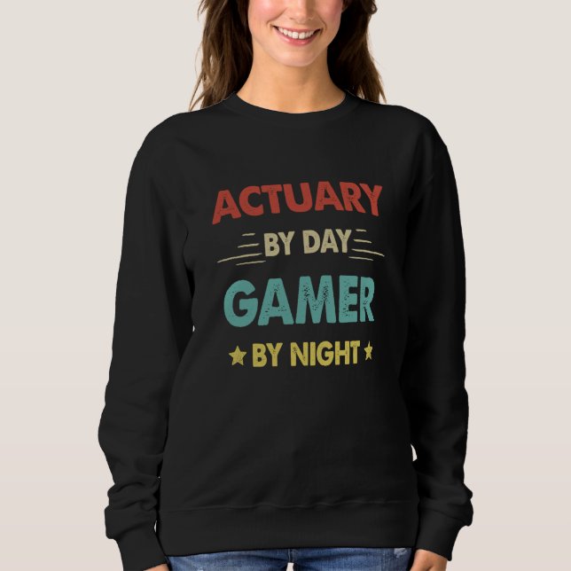 Retro Actuary By Day Gamer By Night T Shirt (Framsida)