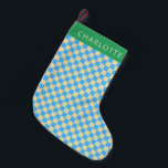 Retro Aesthetic Checkerboard Blue Personlig Liten Julstrumpa<br><div class="desc">Ta med vintage charm till din helgdag-dekorator med den här proestetiska blåa och vita schackbrädet i mönster personlig julstrumpor. Perfekt för att lägga till en nostalgisk beröring i manteln kan du anpassa den här lagret med namn för ett personligt, festligt smak. Idealisk för dem som söker efter nya julstrumpor, schackbräda...</div>