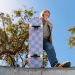 Retro Aesthetic Vibrant Lila Blue Checkerboard Mini Skateboard Bräda 18,5 Cm<br><div class="desc">Skatta i surrealistiskt stil med denna lila och blått vågigt schackbäckenbotten. Den lekande,  förvrängda kontrollen mönster lägger till en nostalgisk perfekt för trendsättare som kärlek retro Y2K-energi och trippelvisuella bilder med fetstil. Underbar för tonåringar,  skater flickor och alla som är i pastellgrunge eller dopamindekorvirus.</div>