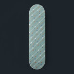 Retro Airplan Mönster Skateboard<br><div class="desc">Sätt fast säkerhetsbältet. Detta Retro-flygplan Mönster-skateboard är redo för start. Konstruktionen har linjer av röda, royal blå och vita, moderna flygplan i mitten av århundradet som flyger över en stålblå bakgrund. Tunn rand av orange, kalkgrönt och grått, liksom linjer av tealpunkter, tillför intresse till detta visuella biet i Amerika. Bli...</div>