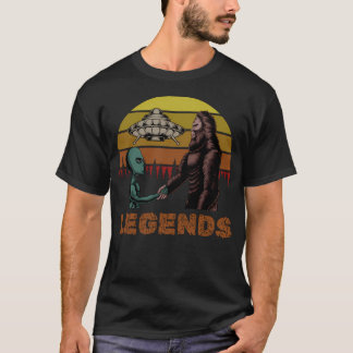 Retro Alien Sasquatch-uttryck T Shirt