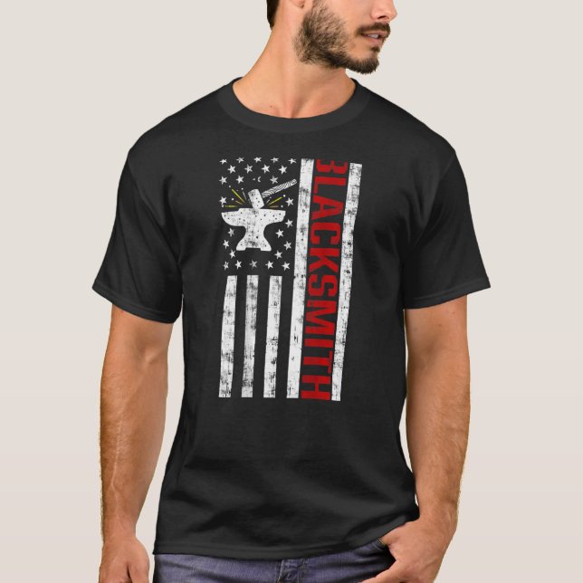 Retro American Flagga Forged Knivar Blacksmith Fla T Shirt (Framsida)