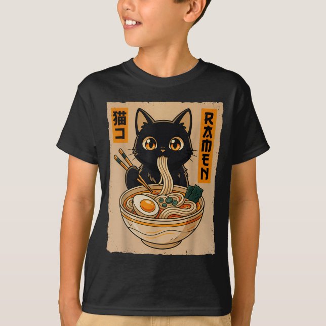 Retro Anime Kawaii Black Cat Eating Ramen Noodles  T Shirt (Framsida)
