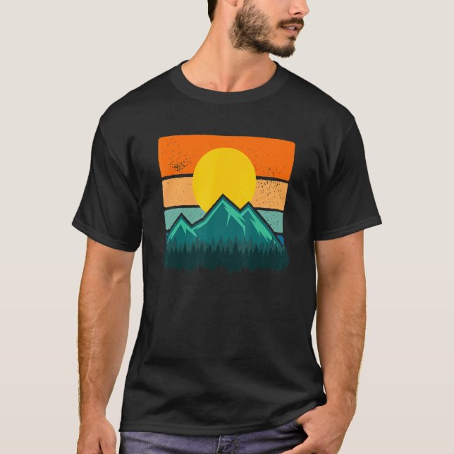 Retro Äventyr Camping Trekking som lurar mig utomh T Shirt (Framsida)