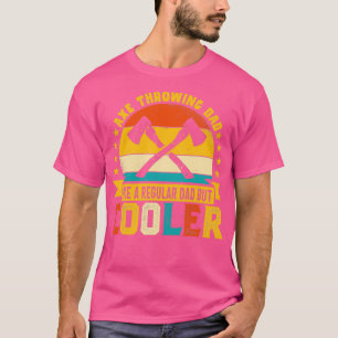 Retro Ax Throwing Pappa som en vanlig Pappa men Co T Shirt