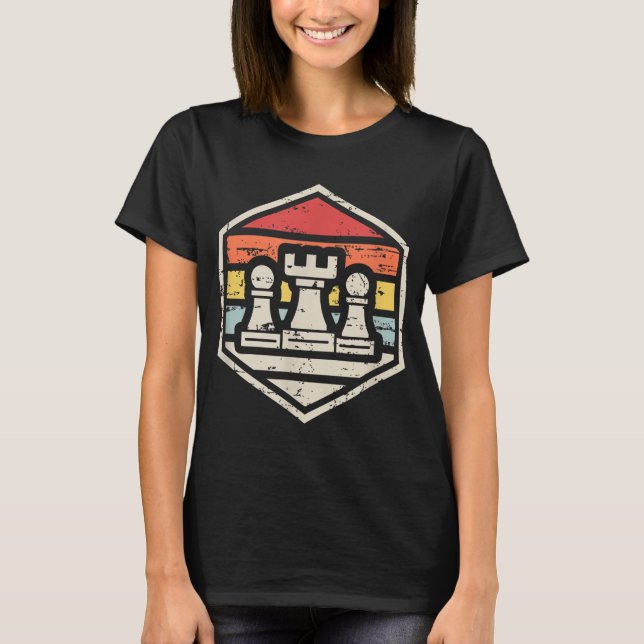 Retro Badge Chess Rook 80s schess T Shirt (Framsida)