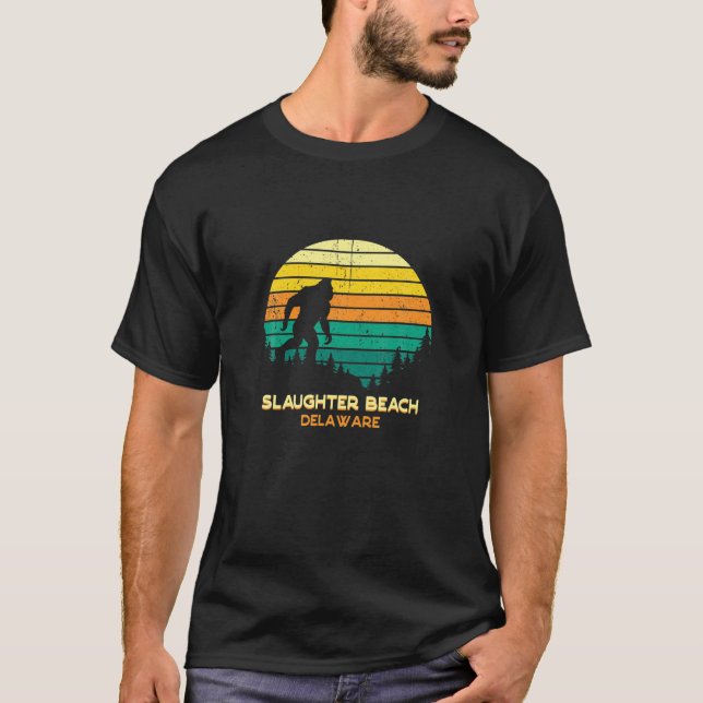 Retro Bayou Slaughter Beach Delaware Bigfoot Souve T Shirt (Framsida)